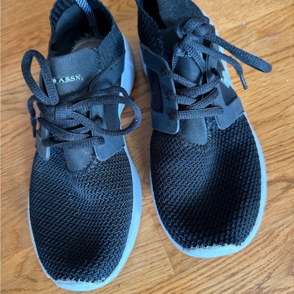 U.S. Polo Assn. Black Sneakers with Knit Mesh Upper - Picture 1 of 8